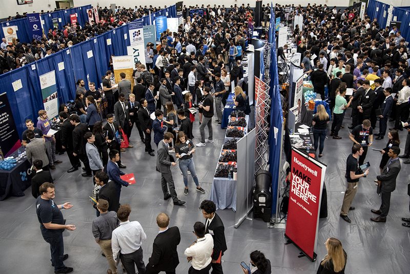 Hundreds of students at the engineering career fair