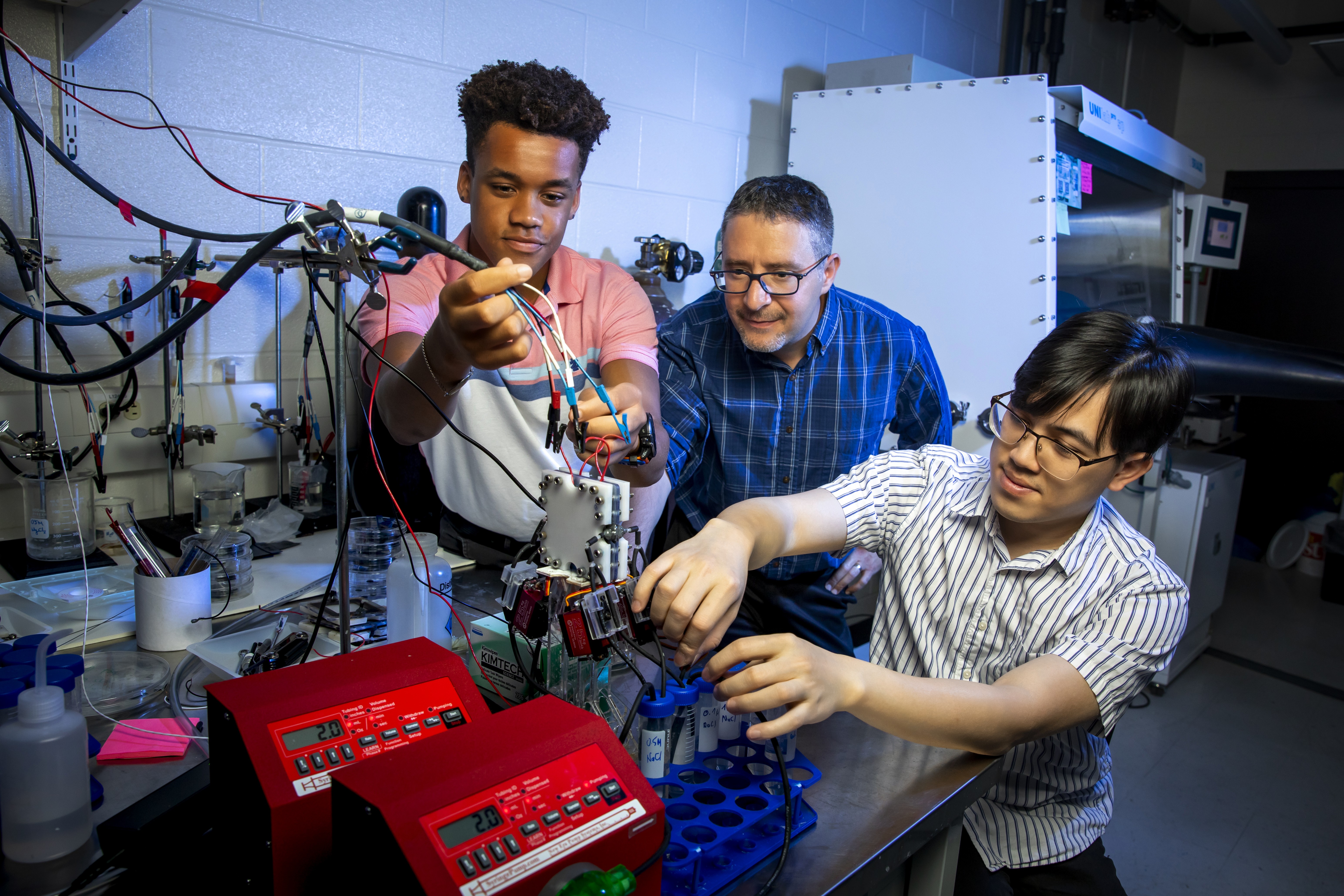 Irwin Loud, Kyle Smith, and Vu Do in Smith's lab
