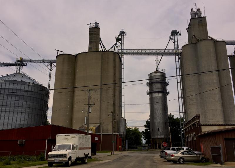 Grain elevator in Sadorus.