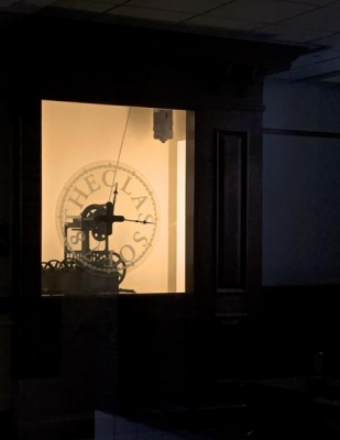 Analog clock in MEL lab.