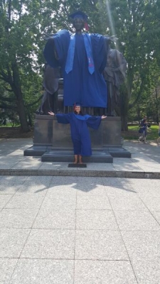 Gah, how can this be a year ago already?! Seniors, make sure you get in line early to get a picture with Alma.