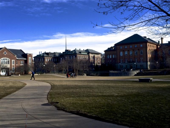 A tour wanders the Bardeen Quad in 60-degree weather on February 19. 