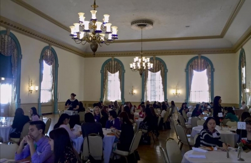 Grad students had a chance to talk before the opening keynote. 