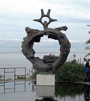Seaside statue.