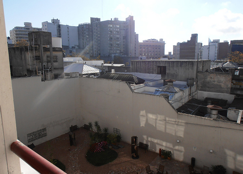 An aerial view of the college courtyard in the middle of bustling Montevideo.