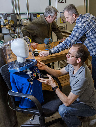 Stefan Elbel, foreground, works on an emergency ventilator during the Covid pandemic.