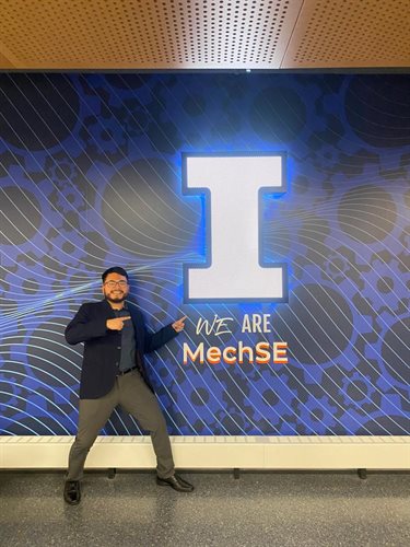 Jonathan Cifuentes in front of We Are MechSE